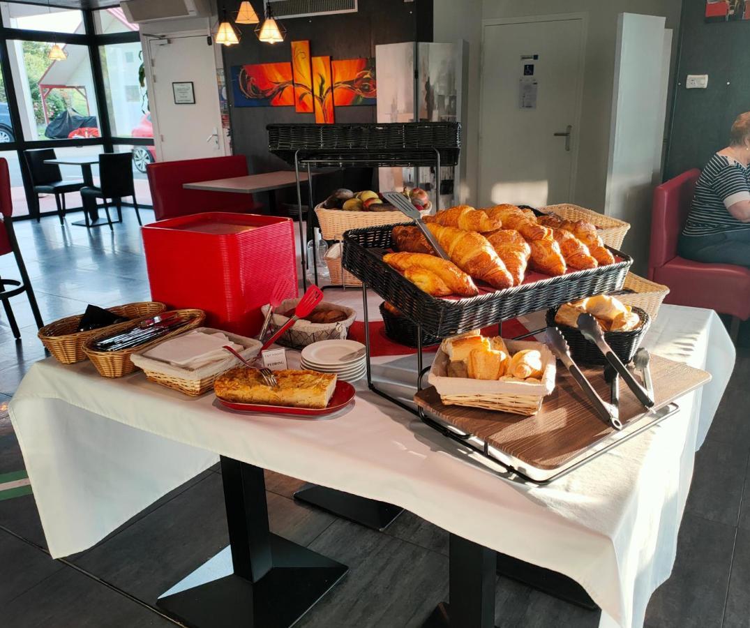 Fasthotel Montmarault Esterno foto