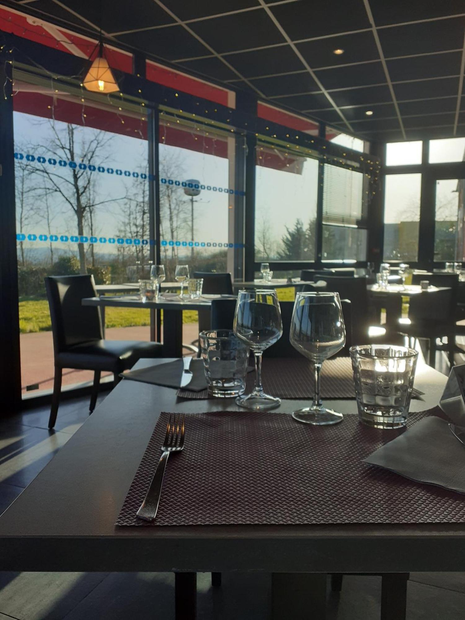 Fasthotel Montmarault Esterno foto